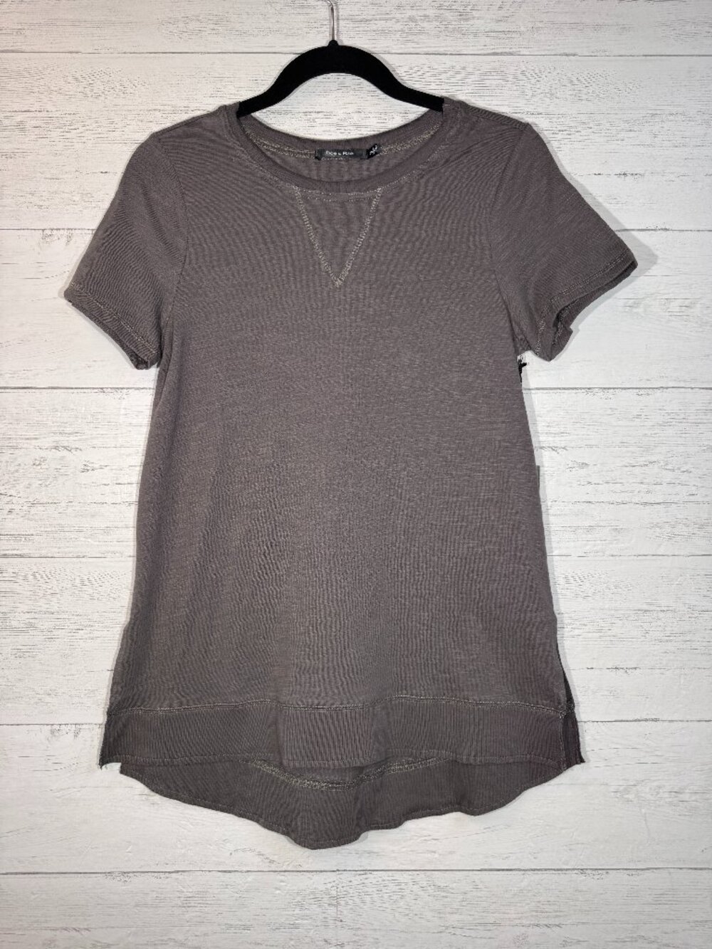 Doe & Rae Jenni Tee in Charcoal Grey